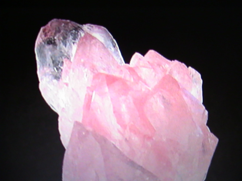 Лечебный камень розовый кварц