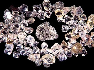 Алмазы на бархате - красивое фото камней