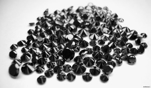 Черные бриллианты - это очень красивые драгоценности