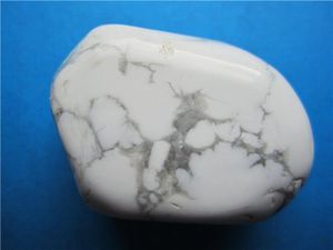 Какими свойствами обладает камень говлит