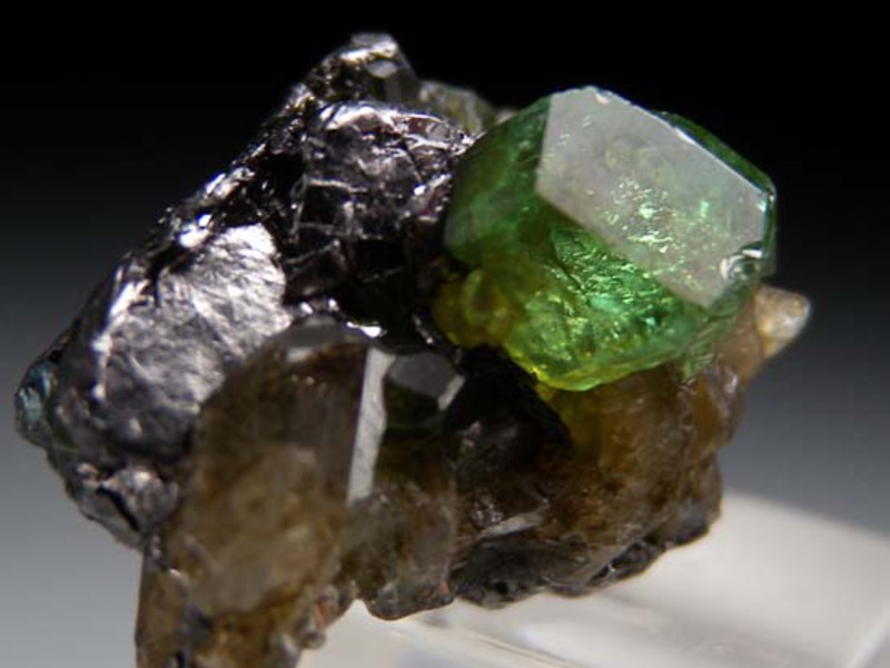 Цаворит природный минерал