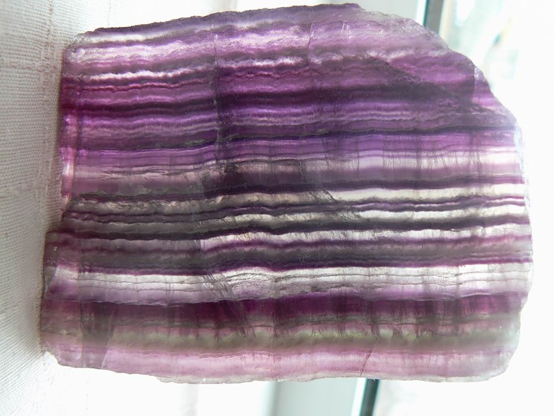 Флюорит фиолетовой окраски