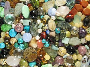Какие драгоценные камни подходят для женщин водолеев? Подбираем правильныеукрашения и талисманы