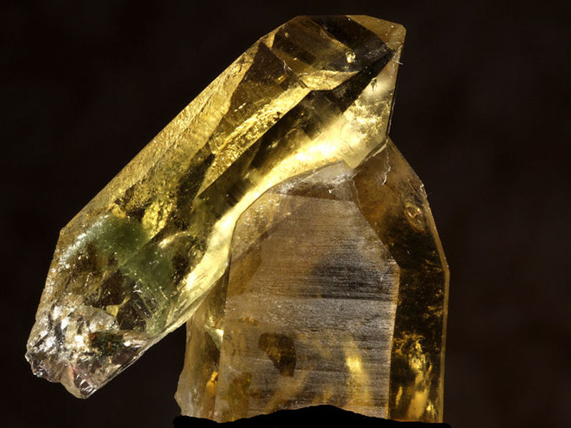 Цитрин относится к драгоценным камням IV класса