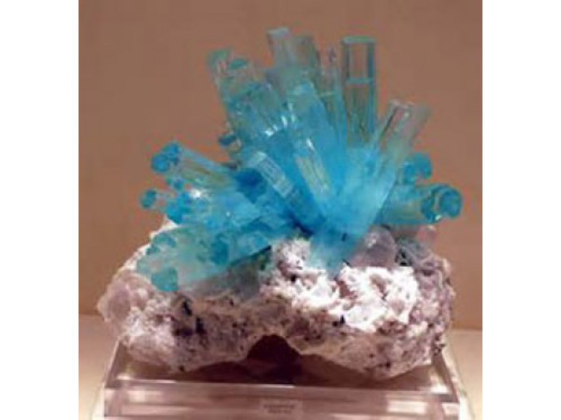 Голубой минерал берилл
