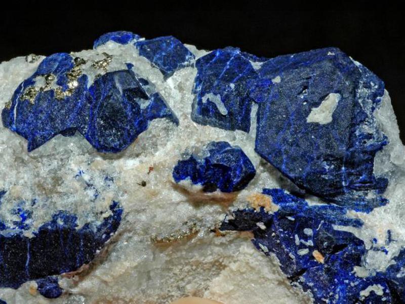 История происхождения камня и цвета лазурита