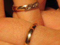 Можно ли молодым до свадьбы примерять обручальное кольцо?