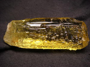 Необработанный гелиодор желтого цвета